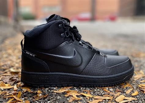 nike sneakers for winter.